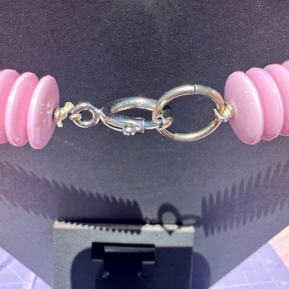 Retro Funky Pink Bead Necklace - Picture 4 of 7